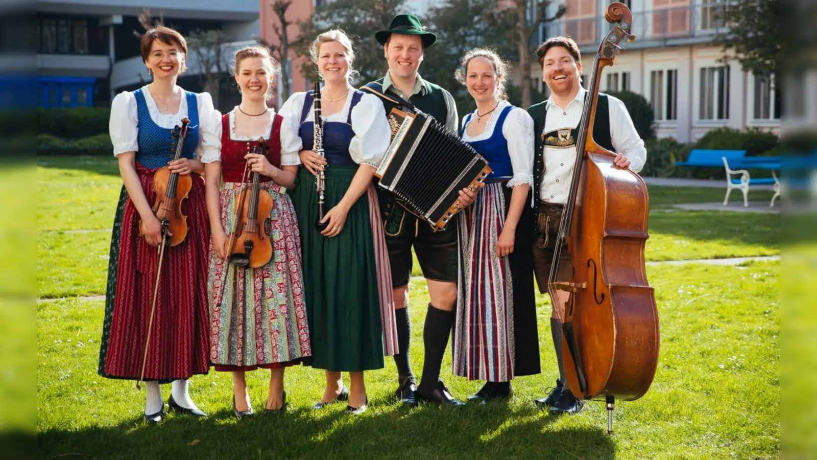 Die schwungvolle bayerische Tanzmusik der Gögerl Geiger geht in die Beine. (Foto: Lisa Hinder/ © Gögerl Geiger)