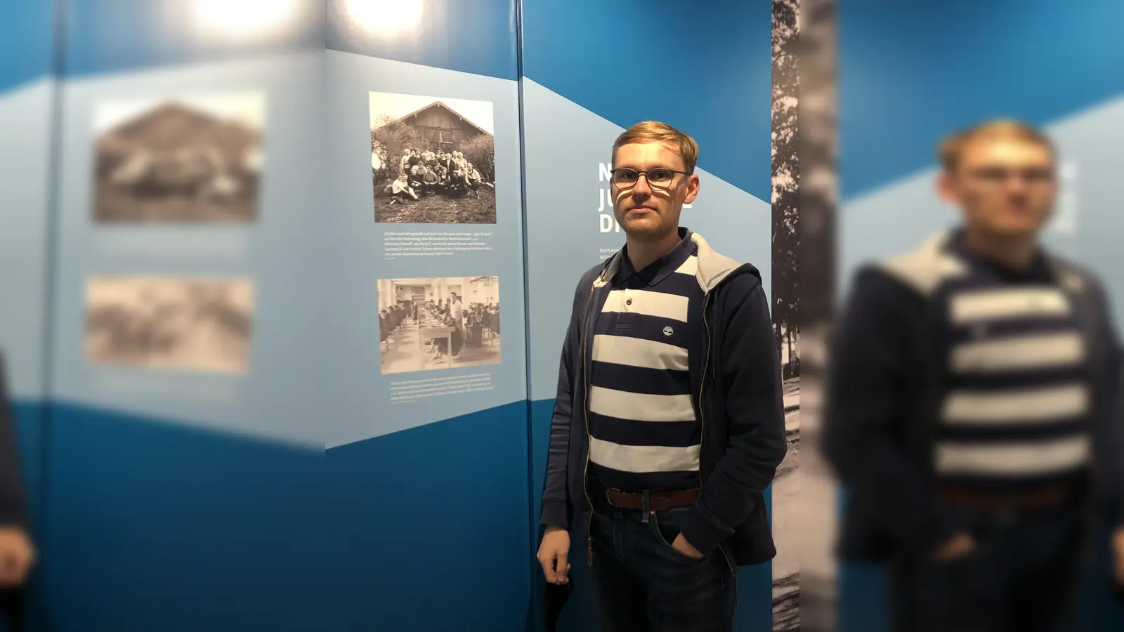 Emanuel Rüff, 2. Vorsitzender des Fördervereins Erinnerungsort Badehaus, im Museum, das die besondere Geschichte von Föhrenwald-Waldram lebendig hält.  (Foto: hw)