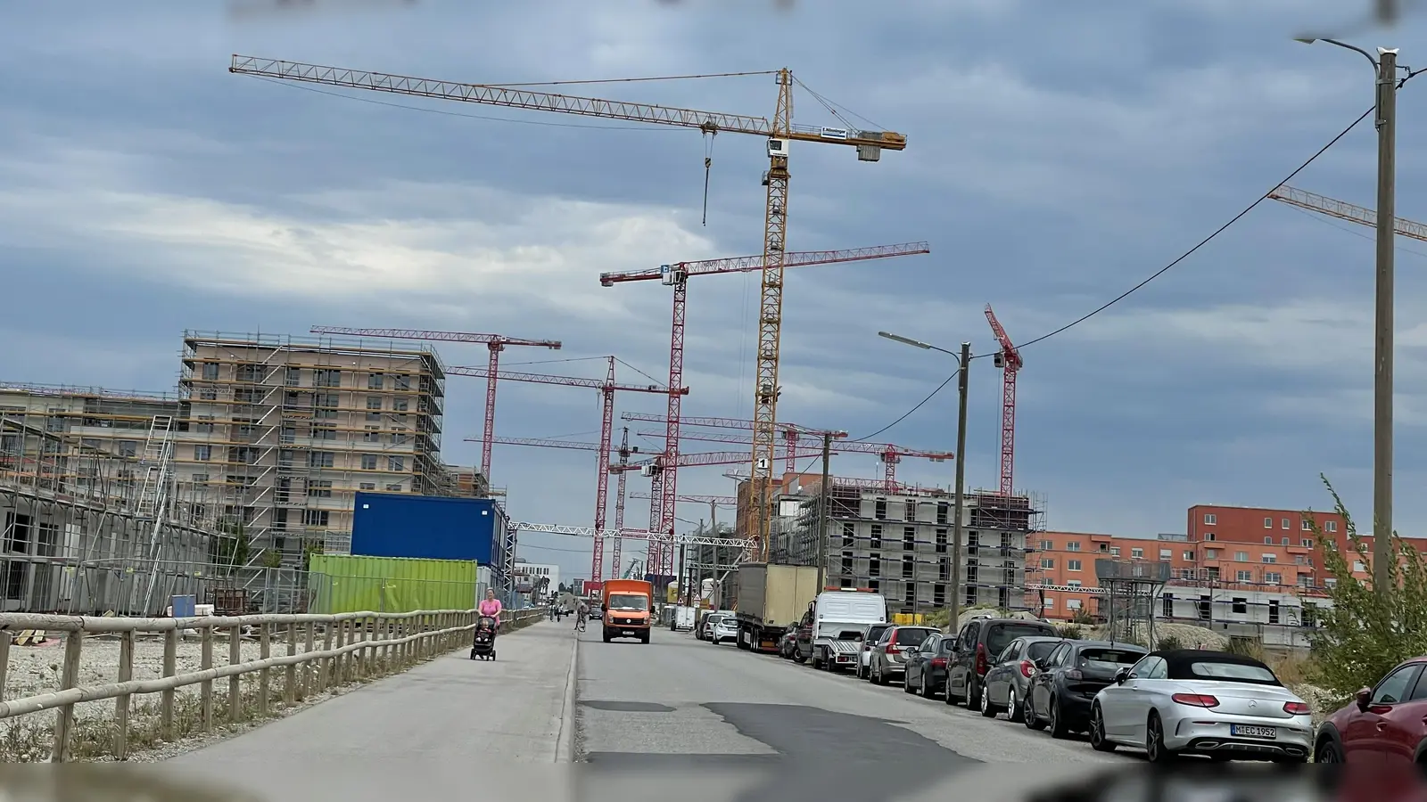 Radler und Passanten werden auf der reinen Fahrradstraße, die am Freihamer Anger entstehen soll, genug Platz haben.  (Foto: pst)