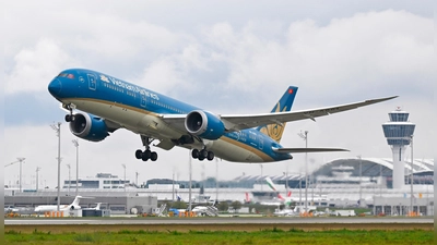 Start einer Boeing 787-9 (Dreamliner) der Vietnam Airlines nach Hanoi. (Foto: Alex Tino Friedel - ATF Pictures)