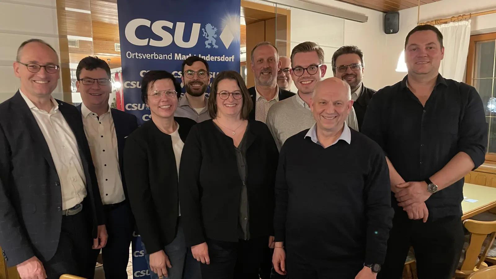 MdL Bernhard Seidenath und der Vorstand der CSU (von links): Franz Obesser, Annemarie Wackerl, Bernhard Böller, Elisabeth Burgmair, Olaf Schellenberger, Philipp Blumenschein, Sebastian Zollbrecht, Jörg Westermair, Tobias Schwarz und Gerhard Keller (von links). (Foto: CSU)