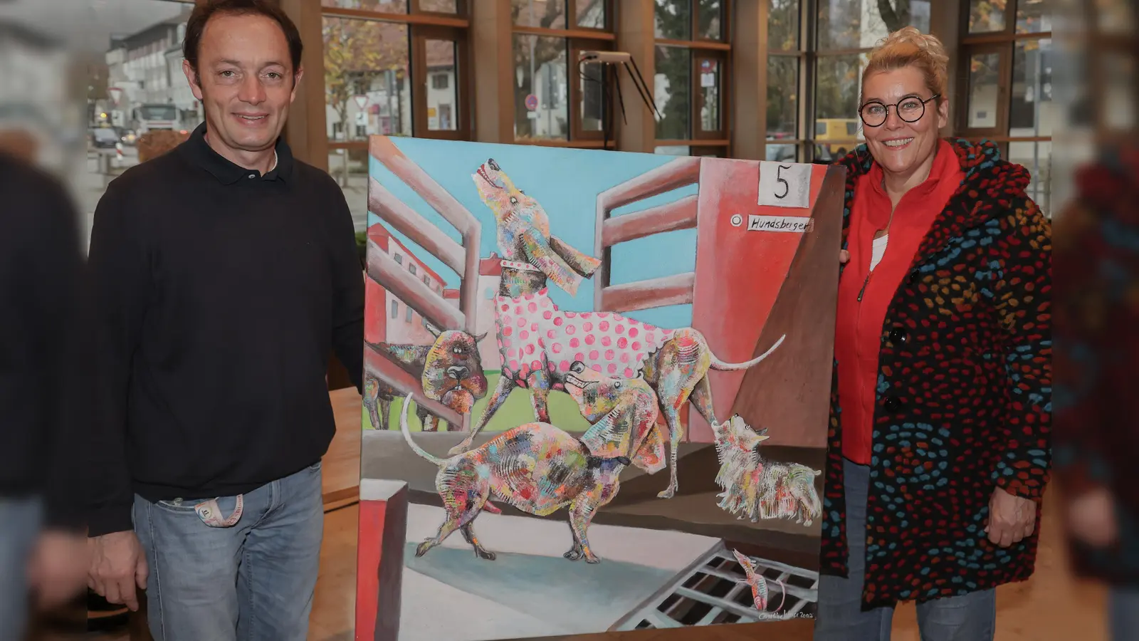 Ausstellung im Rathaus: Kulturreferent der Gemeinde Herrsching Hans-Hermann Weinen und Caroline Weiss (Foto: Gemeinde Herrsching)