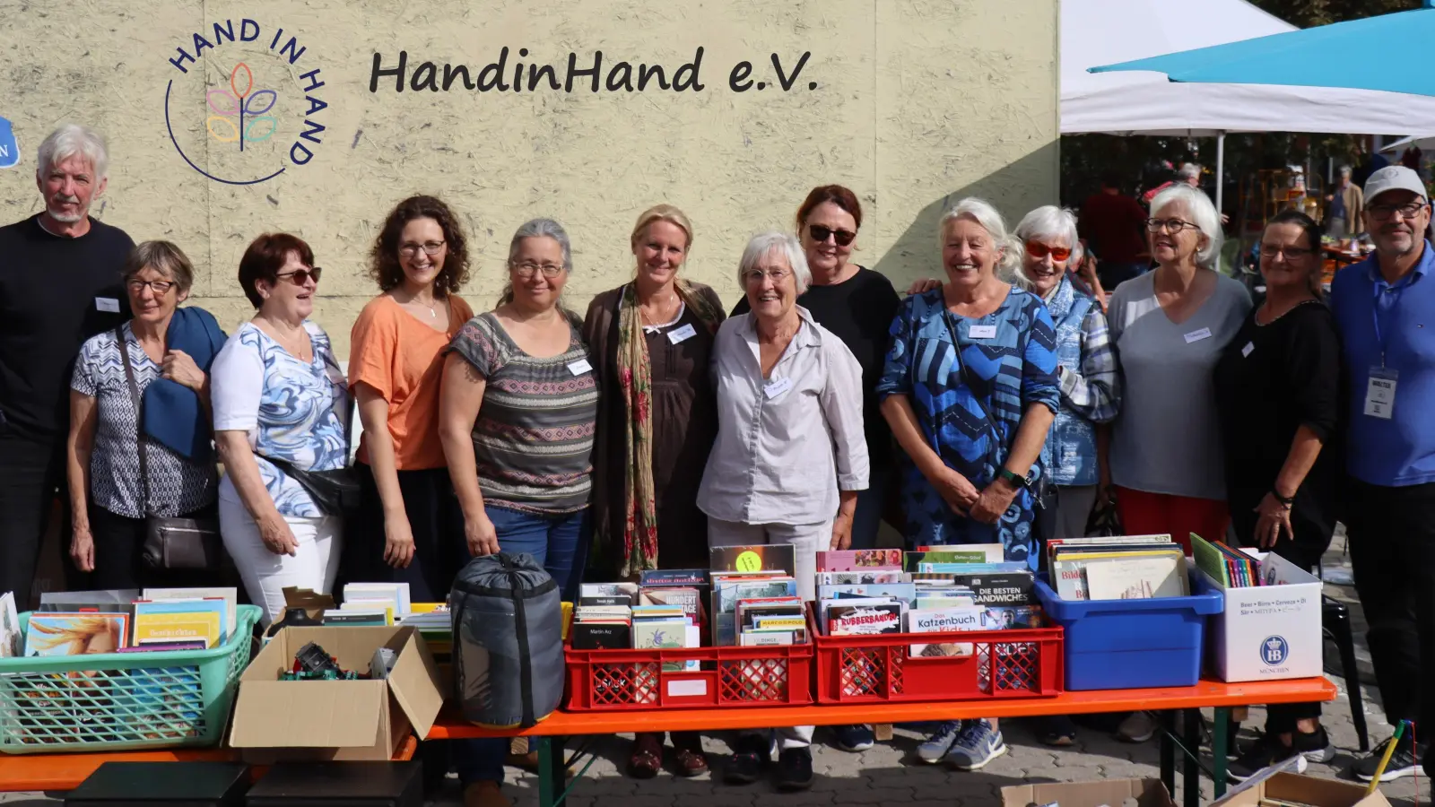 Auch auf Flohmärkten war und ist das Team von HandinHand regelmäßig vertreten. (Foto: HandinHand e.V)