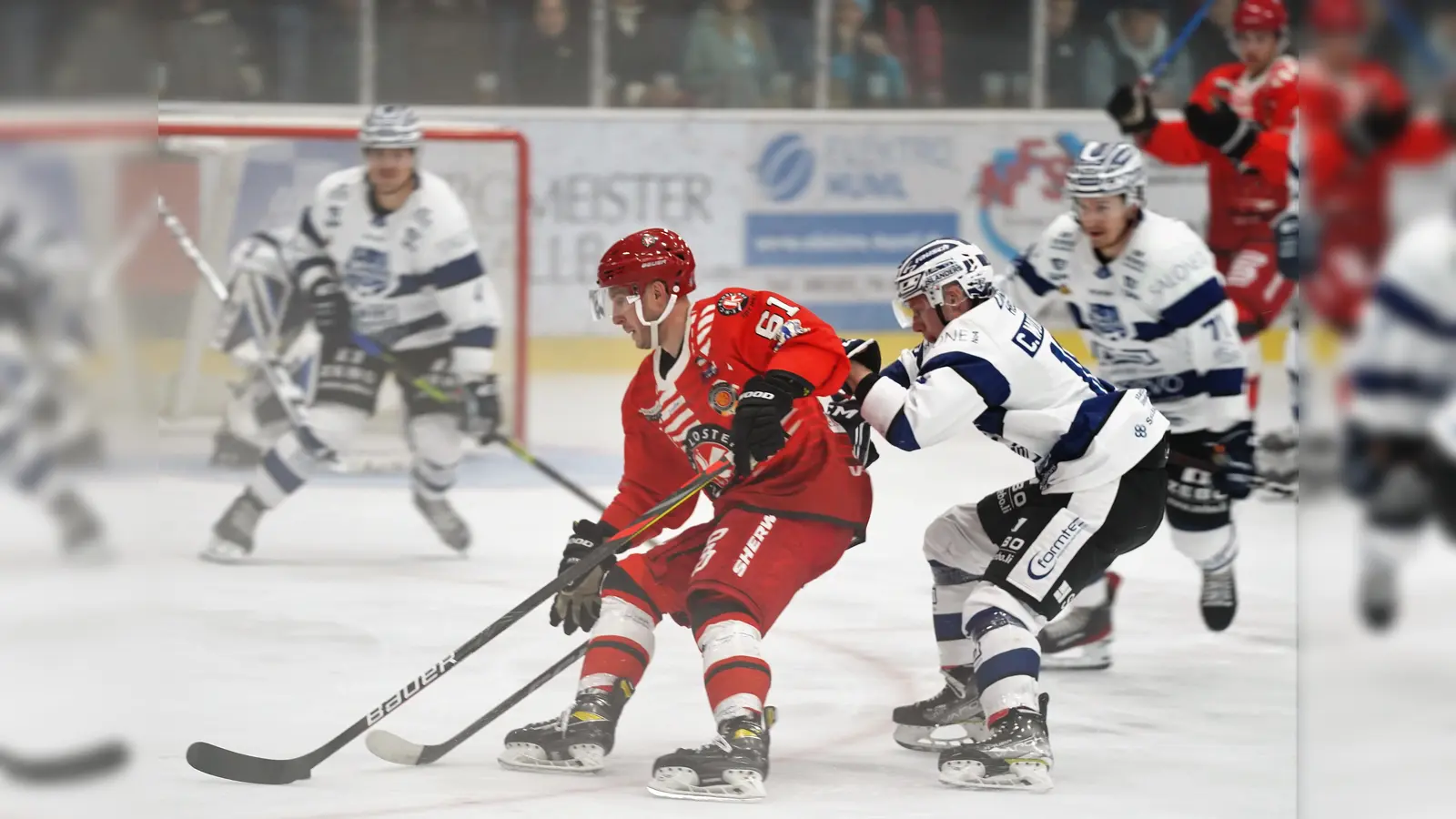 Stürmer Philipp Quinlan absolvierte am vergangenen Wochenende sein 500. Pflichtspiel im rot-weißen EHC-Trikot. (Foto: smg/EHC)