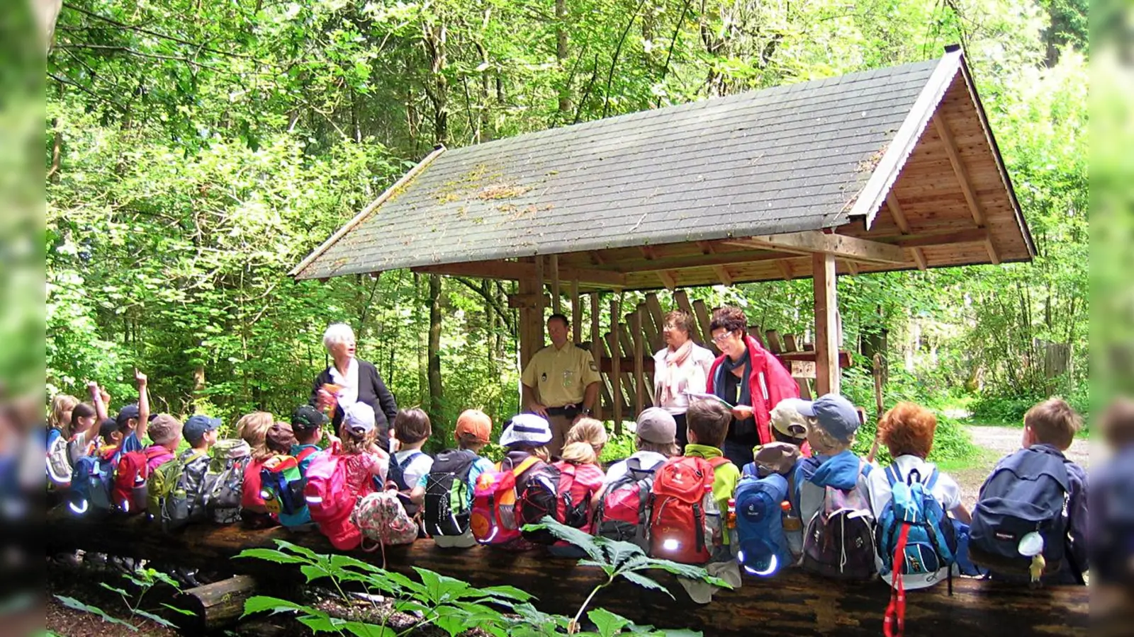 Auch die Lesefüchse, die hier im Walderlebniszentrum in Grünwald eine Veranstaltung abhalten, suchen wieder Mitstreiter. (Foto: Lesefüchse)