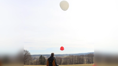 Der Wetterballon soll eine Höhe von 36.000 Metern erreichen. (Foto: Staatliche FOSBOS München Technik)