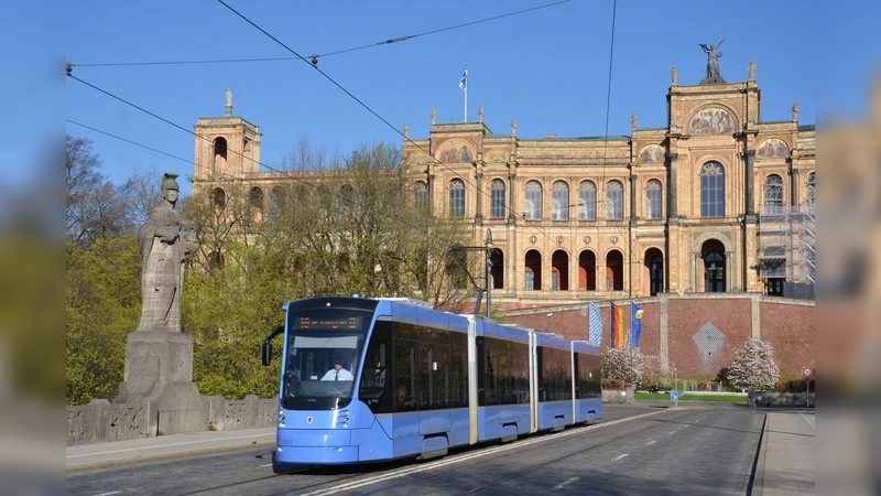 Die Fahrgäste sicher von A nach B bringen und dabei nach Tarif verdienen – das können Studenten und Studentinnen bei der MVG. Grundlage sind sieben Wochen bezahlte Ausbildung in den Semesterferien. (Foto: MVG, Wolfgang Wellige)