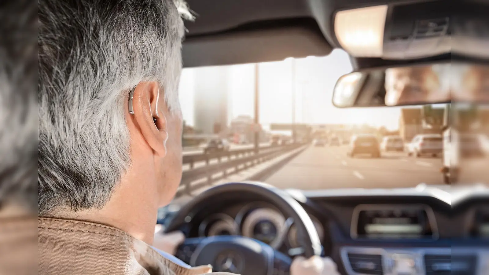 Ein schlechtes Gehör kann das Sicherheitsempfinden der Verkehrsteilnehmer negativ beeinflussen. (Foto: BVHI / www.martinbolle.de)