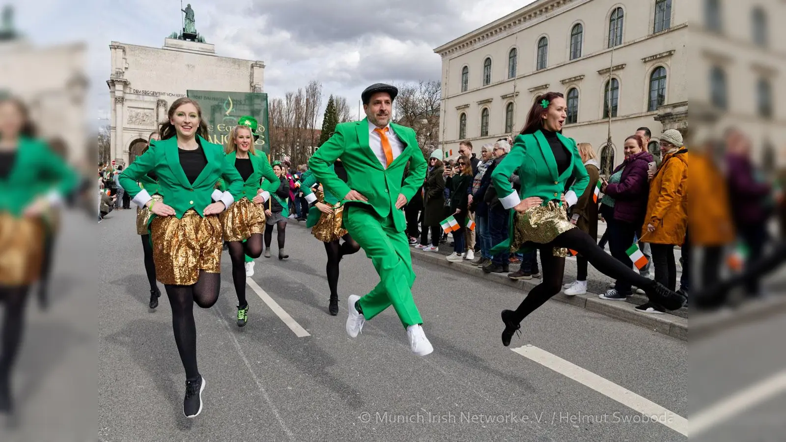 Auf einer Strecke von 2,5 Kilometern zeigen rund 70 verschiedene Gruppierungen Typisches beim traditionellen Münchner Umzug zum St. Patrick&#39;s Day. (Foto: © Munich Irish Network e.V./Helmut Swoboda)