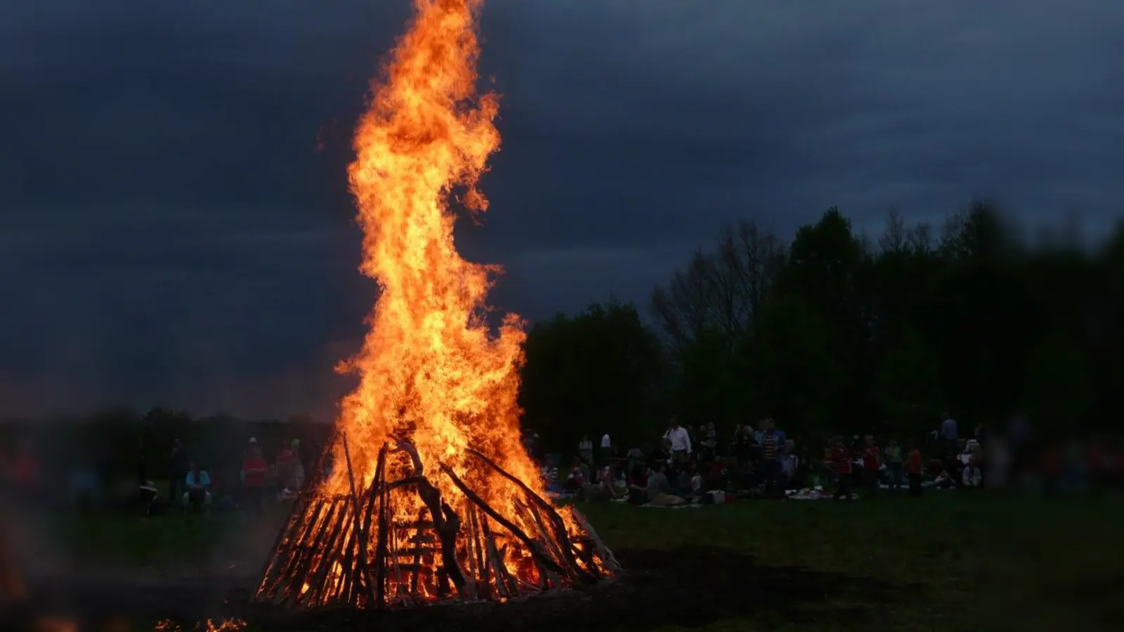 Auch in diesem Jahr entzündet der EKP wieder ein Walpurgisfeuer am Bolzplatz in Krailling. (Foto: EKP)