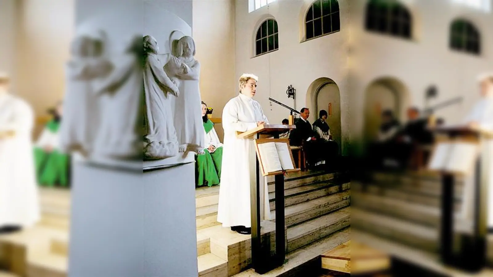 Christine Stauß bei ihrer Einführungsansprache in der Kirche.  (Foto: Privat)