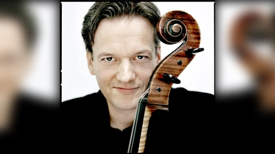 Jens Peter Maintz genießt einen hervorragenden Ruf als vielseitiger Solist, gefragter Kammermusiker sowie als engagierter und erfolgreicher Celloprofessor. Er spielt das Violoncello „Ex-Servais“ von Giovanni Grancino, Mailand 1697. (Foto: Mat Hennek)