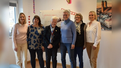 Beim Besuch der NbH Oberhaching (v.l.) Susanne Trgo (Präsidentin LC MKO), Sabine Mühlbauer (1. Vorsitzende der NH0), Barbara Klingan (Presse LC MKO), Franziska Müller (2. Vorsitzende der NHO), Brigitte Kohl (3. Vorsitzende der NHO)und Sandy Hochmuth (Schatzmeisterin).  (Foto: Barbara Klingan)