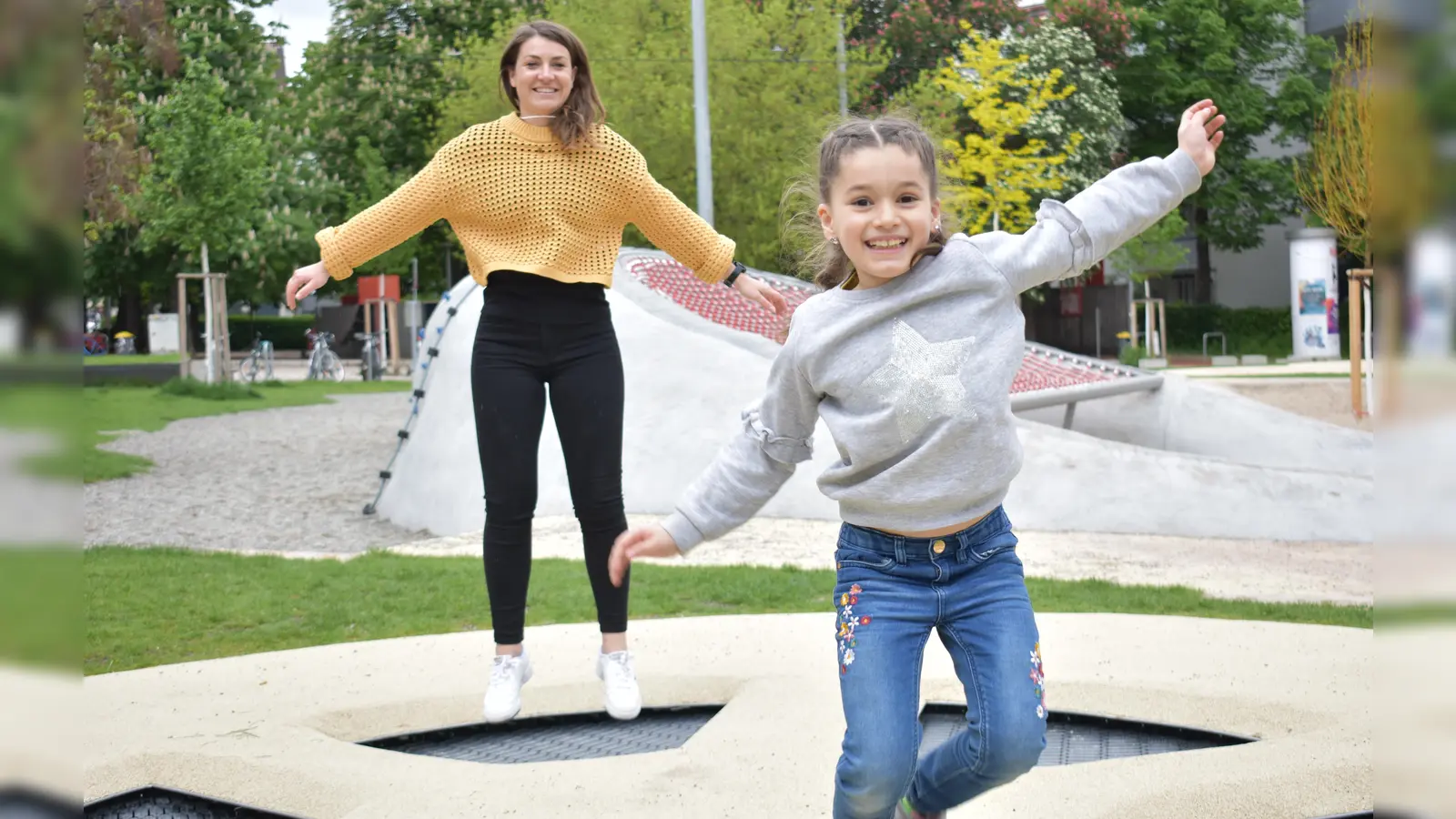 Mindestens ein Schuljahr lang sind Selina und Lejla ein „Tandem”. (Foto: Kinderhelden)