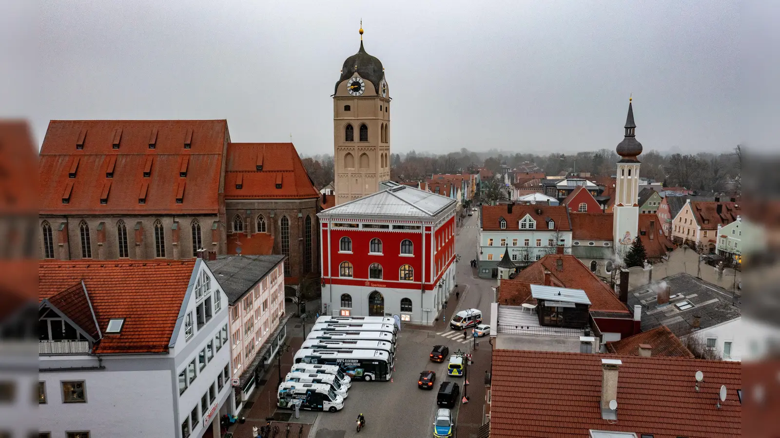 Selbst von oben sind die neuen „grünen Riesen” nicht zu übersehen. (Foto: Naglik)