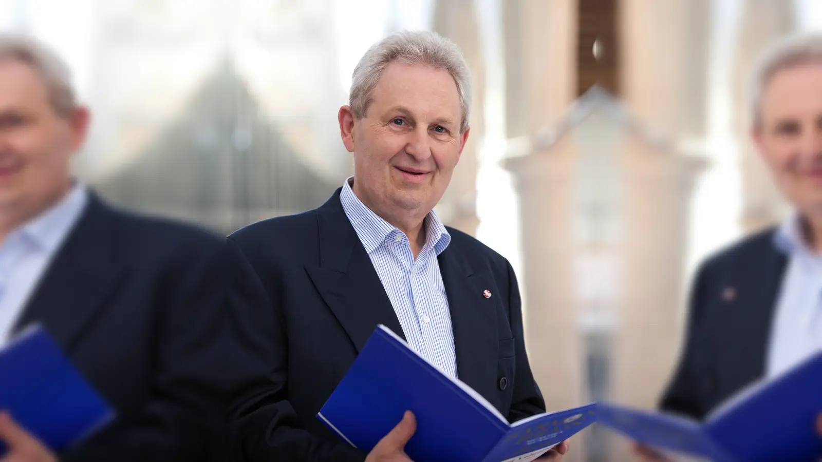 Professor Norbert Düchtel (Orgel) gestaltet zusammen mit Alex Dorow die Passionsmusik in der Neuen Kirche St. Ulrich mit Joseph Haydns Werk „Die Sieben letzten Worte unseres Erlösers am Kreuze”. (Foto: Andrea Göppel)