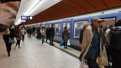 Am U-Bahnhof Marienplatz ist ein Mann ins Gleis gefallen. Die U-Bahn konnte rechtzeitig bremsen. (Symbolbild: std)