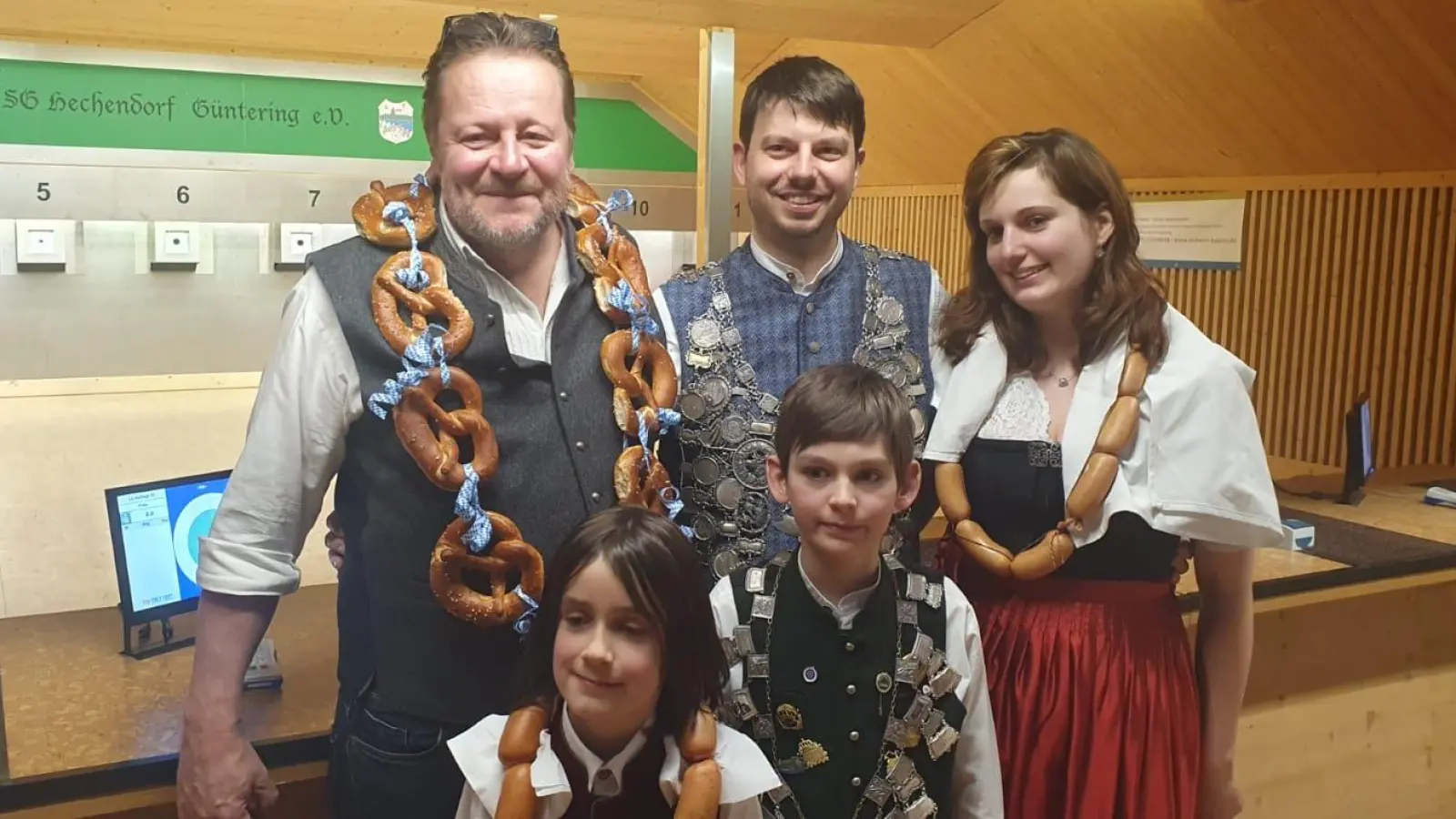 Die Königsschützen stehen fest (von links): Martin Vermathen, Marc und Lina Rothengaß und vorne Paul Appel und Quirin Preuss.<br>  (Foto: SG Hechendorf-Güntering e.V)