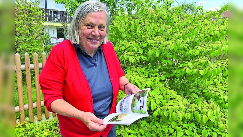 Jutta Göbber vom Heimatgeschichtsverein hat gemeinsam mit Franz Meier das Buch „Von alten Handwerken und Gewerben in unserer Gemeinde” herausgegeben. (Foto: pst)