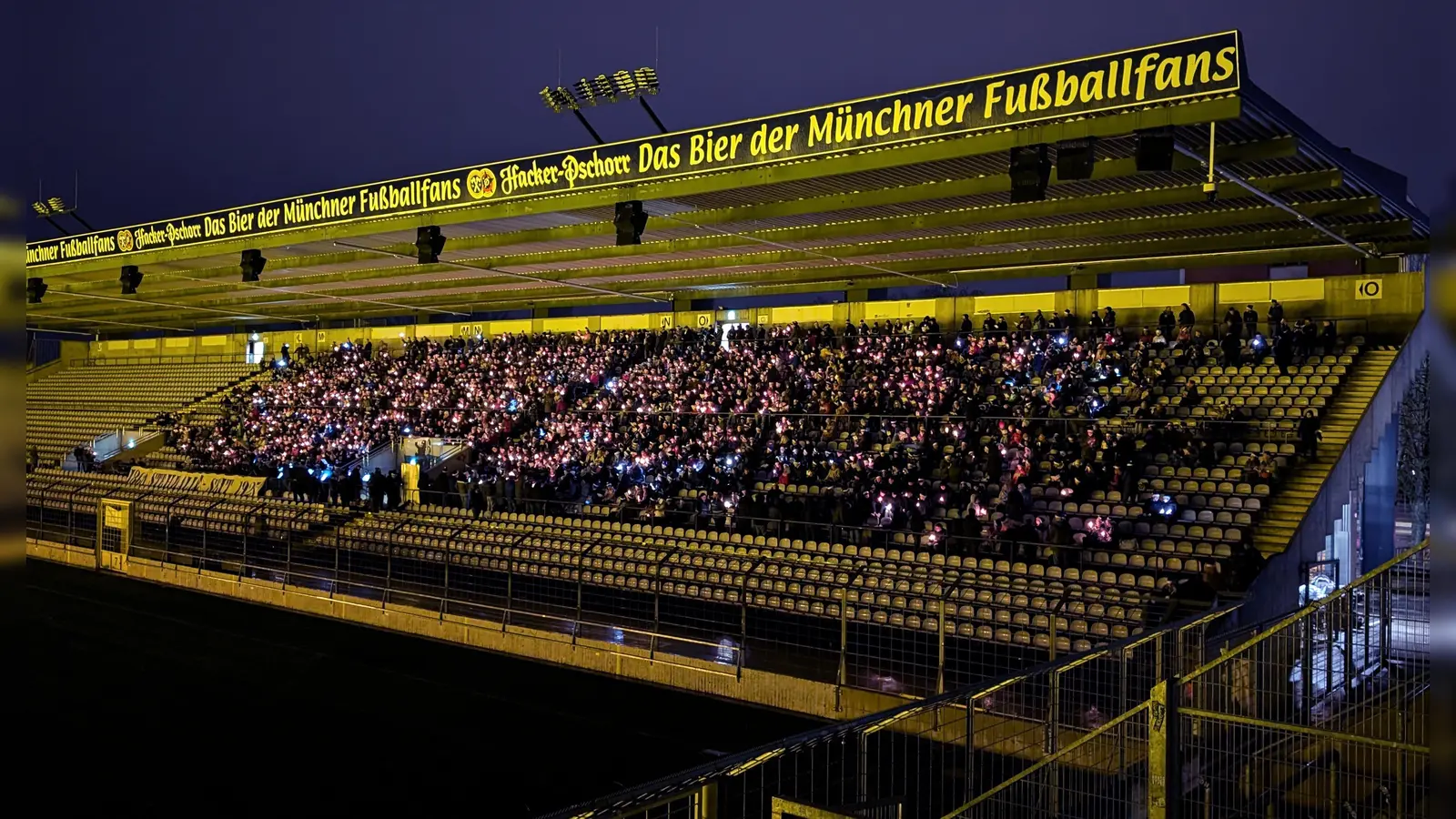 Weihnachtliche Nostalgie: Das Giesinger Adventssingen 2024.  (Foto: M. Forster)