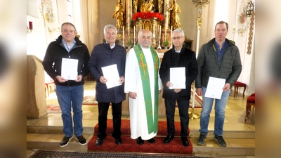 Die neue - alte Kirchenverwaltung der Pfarrei Gelting: (v.l.) Christian Burghart, Georg Rittler, Pfarrer Norbert Joschko, Franz Mörtl und Gerhard Straßer.  (Foto: Rittler)