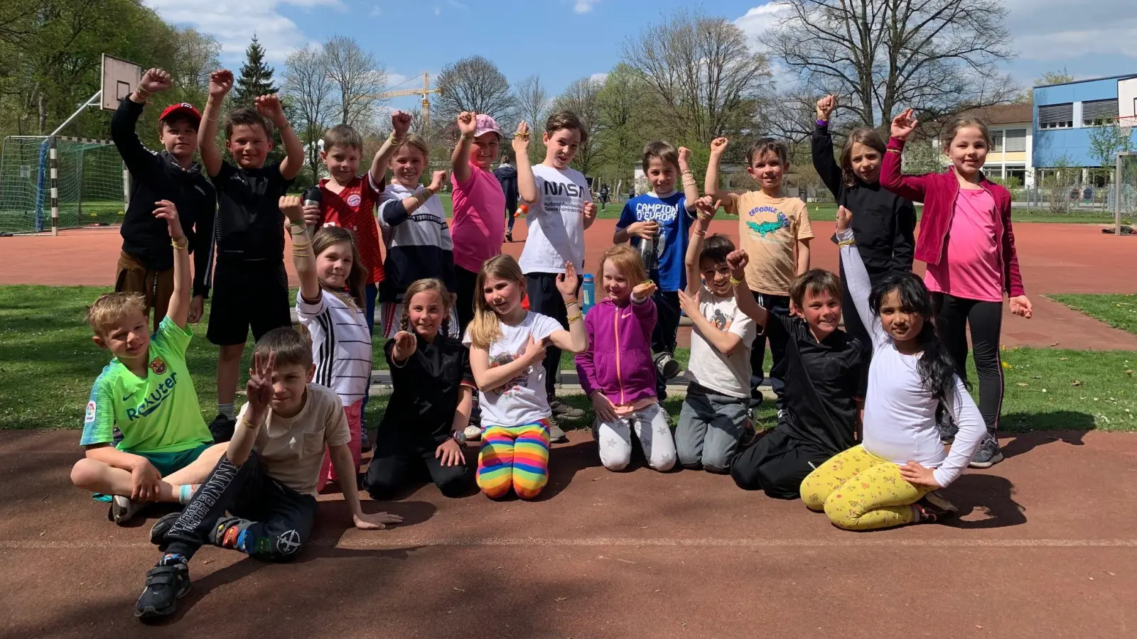 Die Klasse 2b lief wie alle anderen Klassen mit beim Spendenlauf. (Foto: Schule)