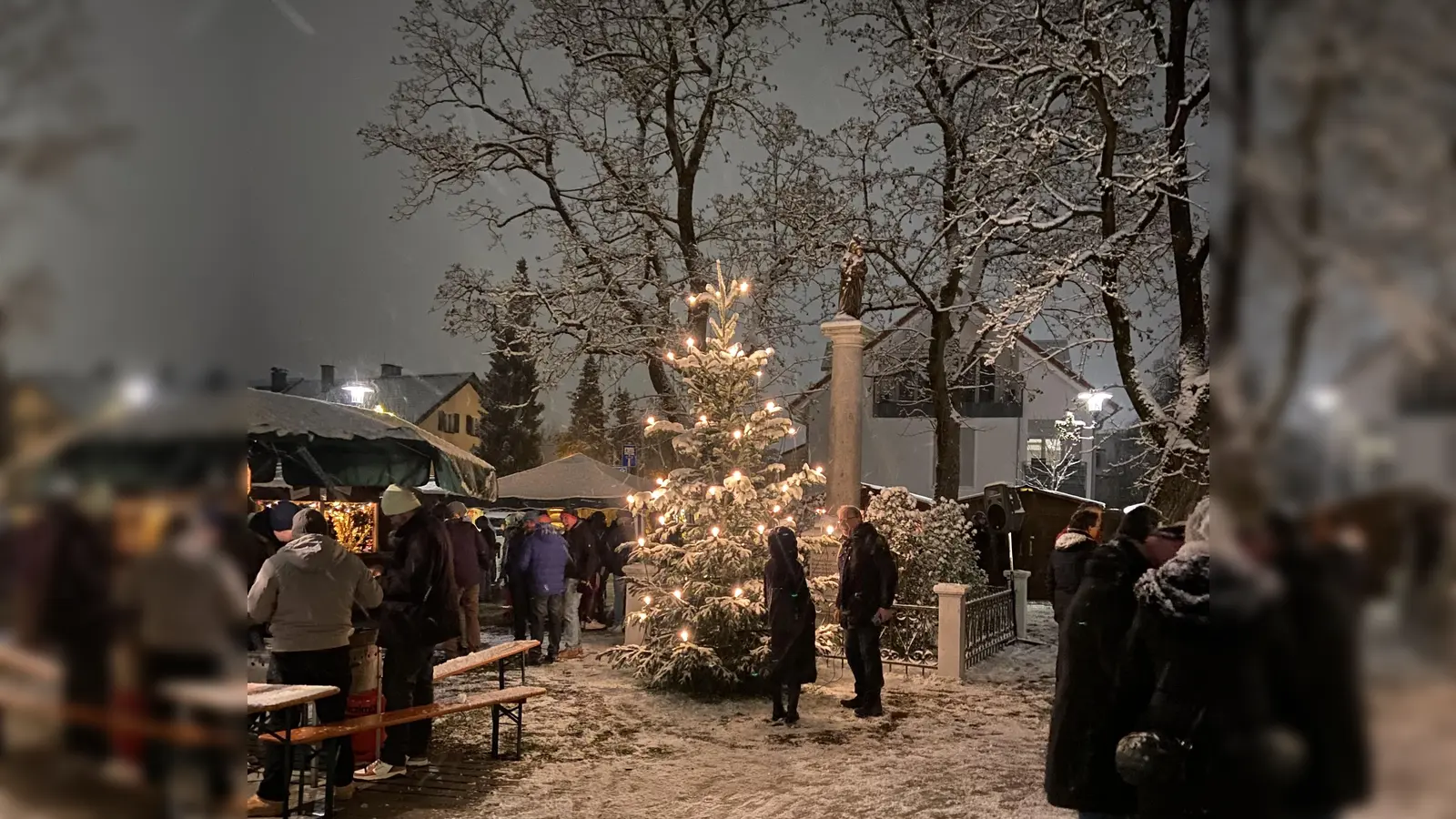 „Der Christkindlmarkt war unser Highlight des Jahres”, sagte Karina Kalkühler vom Martinsrieder Christkindlmarkt e.V. Im Namen des Vorstands dankte sie den 50 Ehrenamtlichen, die sich ums große Repertoire von Geschenken und Leckereien kümmerten. (Foto: Kalkühler)