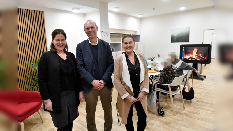 Bürgermeisterin Verena Dietl eröffnete zusammen mit Münchenstift-Geschäftsführer Andreas Lackner und Hausleiterin Selda Ikonomou die Tagespflege im Münchenstift-Haus an der Rümannstraße. (Foto: Marcus Schlaf/ Münchenstift)