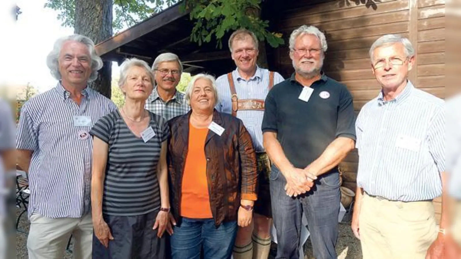 Können auf zehn erfolgreiche Jahre Interkommunale Lärmschutz-Initiative zurückblicken: Werner Litza, Irmtraud Dunger-Kaltenbach, Barbara Bogner, Alois Wichtlhuber und Henk Bos (v.l. vordere Reihe) und Johann Eichler sowie Stefan Schelle (v.l.)  (F: hw)