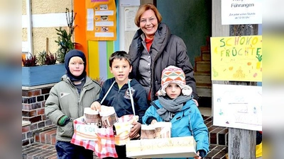 Beim Tag der offenen Tür in der Montessorischule Niederseeon war auch Renate Will zu Gast. 	 (Foto: Schule)