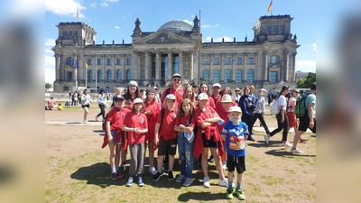 15 Kinder und Jugendliche vom Jugendrotkreuz Peißenberg begaben sich in Berlin auf Erkundungstour. Anschließend nahmen sie am Kidscamp des Deutschen Jugendrotkreuzes am Wannsee teil.  (Foto: JRK/Daniel Illich)