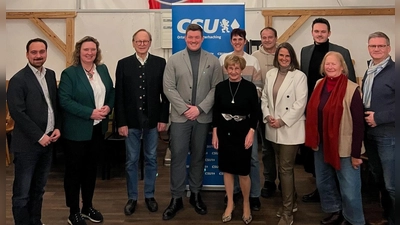 Bei den Neuwahlen der CSU in Unterhaching (v.l.) Nbb. Bürgermeister Thomas Pardeller, MdLKerstin Schreyer, Engelbert Kupka, Korbinian Rausch, Brigitte Hochholzer-Ulrich, Angela Fröhlich, Harald Fröhlich, Susanne Röder, Christoph Simon, Maria Primessnig, Georg Gusbeth, ebenfalls Teil des Vorstands: Klaus Weidlich, Regina Rinkes. (Foto: CSU Uhg)