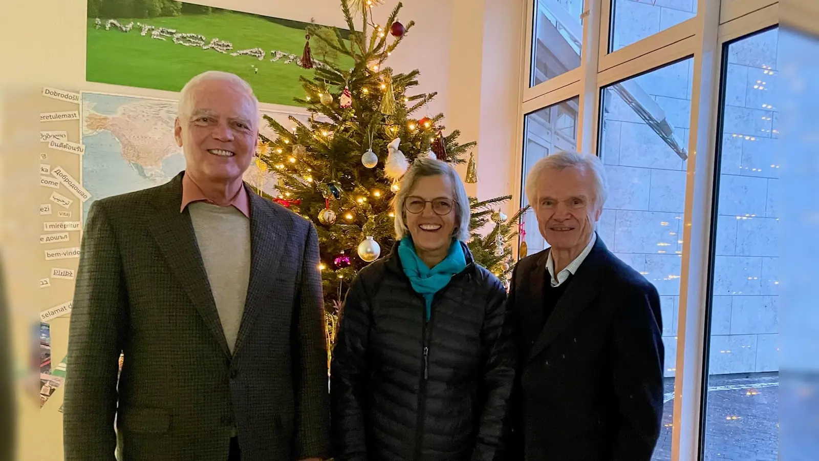  „Mir ist es wichtig, dass wir ein Vorstand zum Anfassen sind”, sagt Anne-Katrin Rittmeyer-Breu. Flankiert wird sie von ihren Vorstandskollegen Dr. Michael Schrapp (l.) und Ernst Schindler. (Foto: bb)