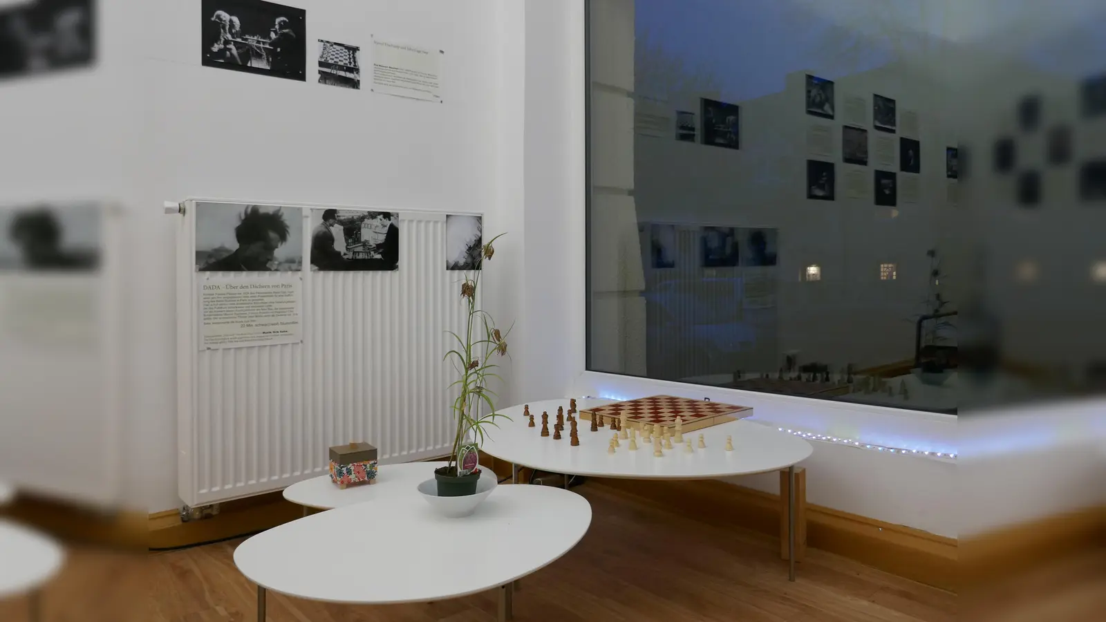 Im Laden von „laim_up“ ist parallel zum Schachspiel am Mittwoch eine Ausstellung über das Schachspiel in Kunst und Literatur zu sehen. (Foto: laim_up)