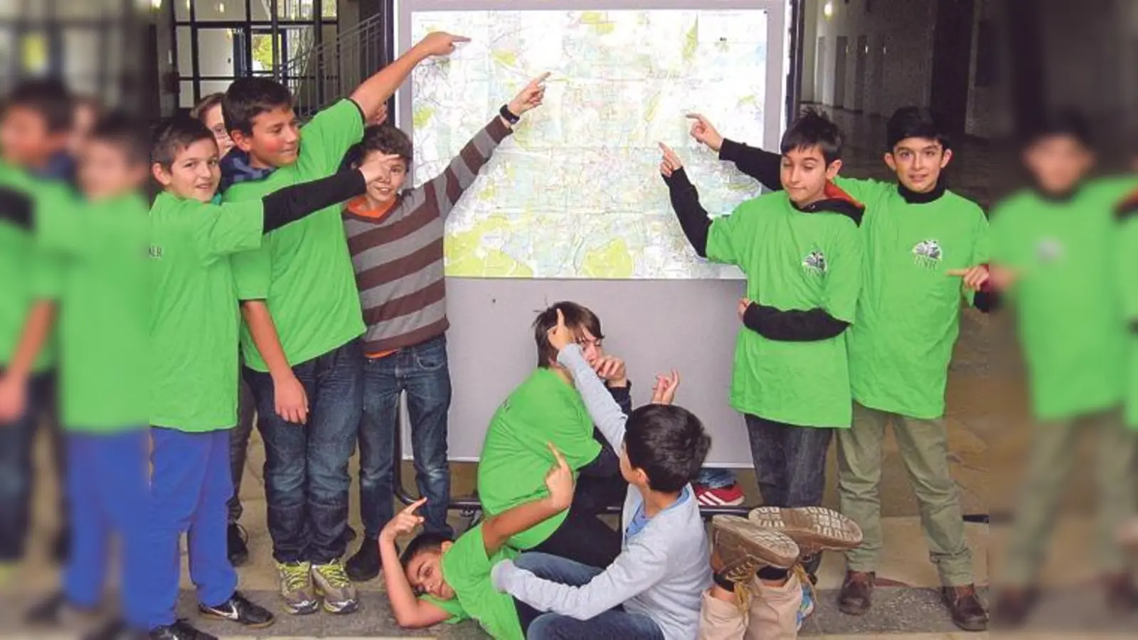 Grüne T-Shirts für eine grüne Zukunft: Die »Klimachecker« der Balthasar-Neumann-Realschule sind schon wieder ausgezeichnet worden.	 (Foto: Schule)