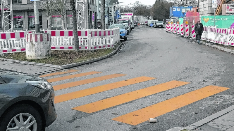 2018 wurde an der Züricher / Winterthurer Straße das „gelbe Zebra” markiert. Der mit dieser Ausnahme insbesondere für die Berner Schüler gesicherte Übergang blieb aber nur während der Bauarbeiten ringsum bestehen. (Foto: job)