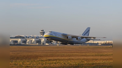 Tragende Rolle: Die Antonov An-124 transportierte einen Klimasatelliten in die USA. (Foto: FMG/ATF)