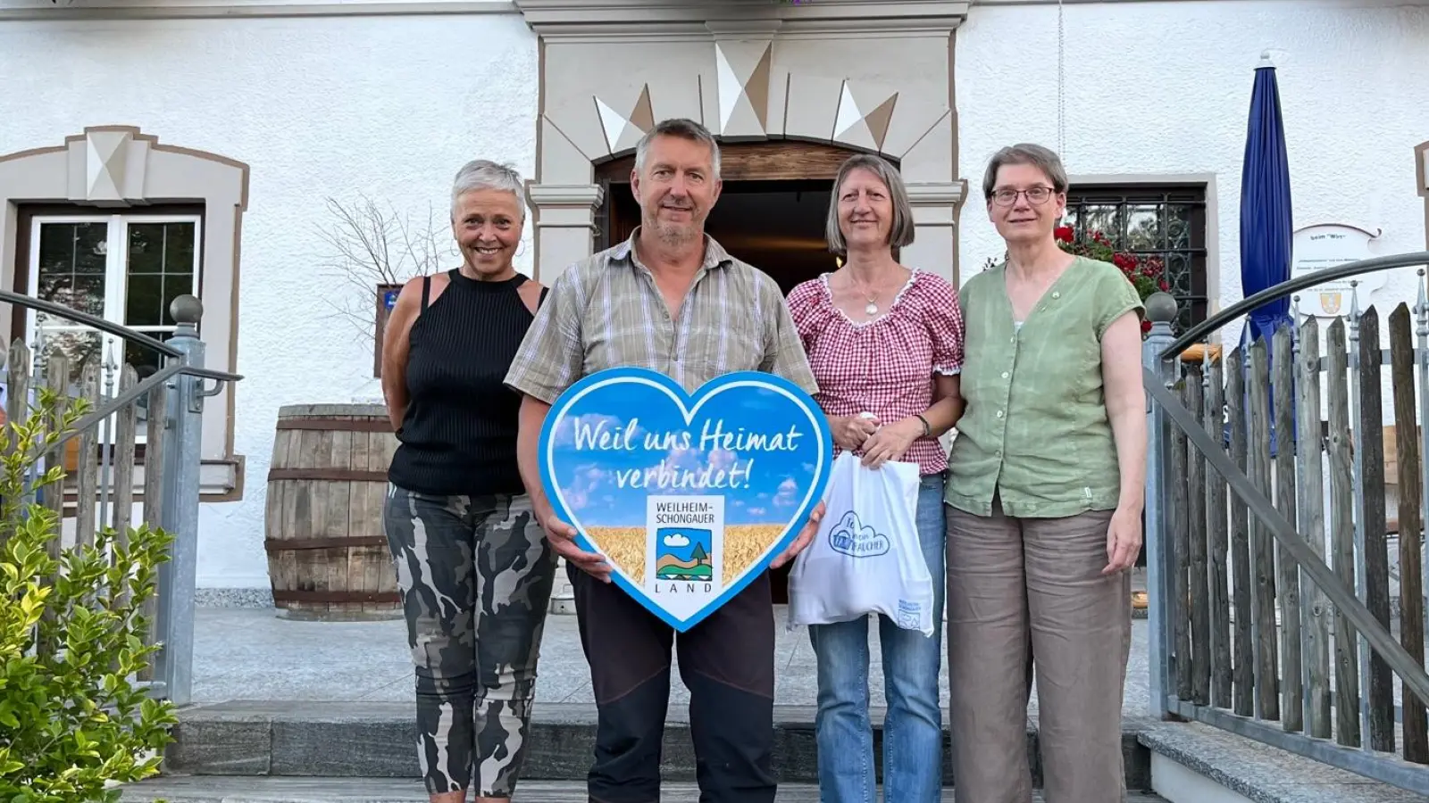 Neu gewählt, aber unverändert (von rechts): Dr. Brigitte Honold als Vorsitzende, Gertrud Hoke als Schriftführerin, Thomas Müller als Beisitzer und Manuela Terlecki als Kassiererin bilden einen Teil des neuen Vorstands. (Foto: Solidargemeinschaft e.V.)