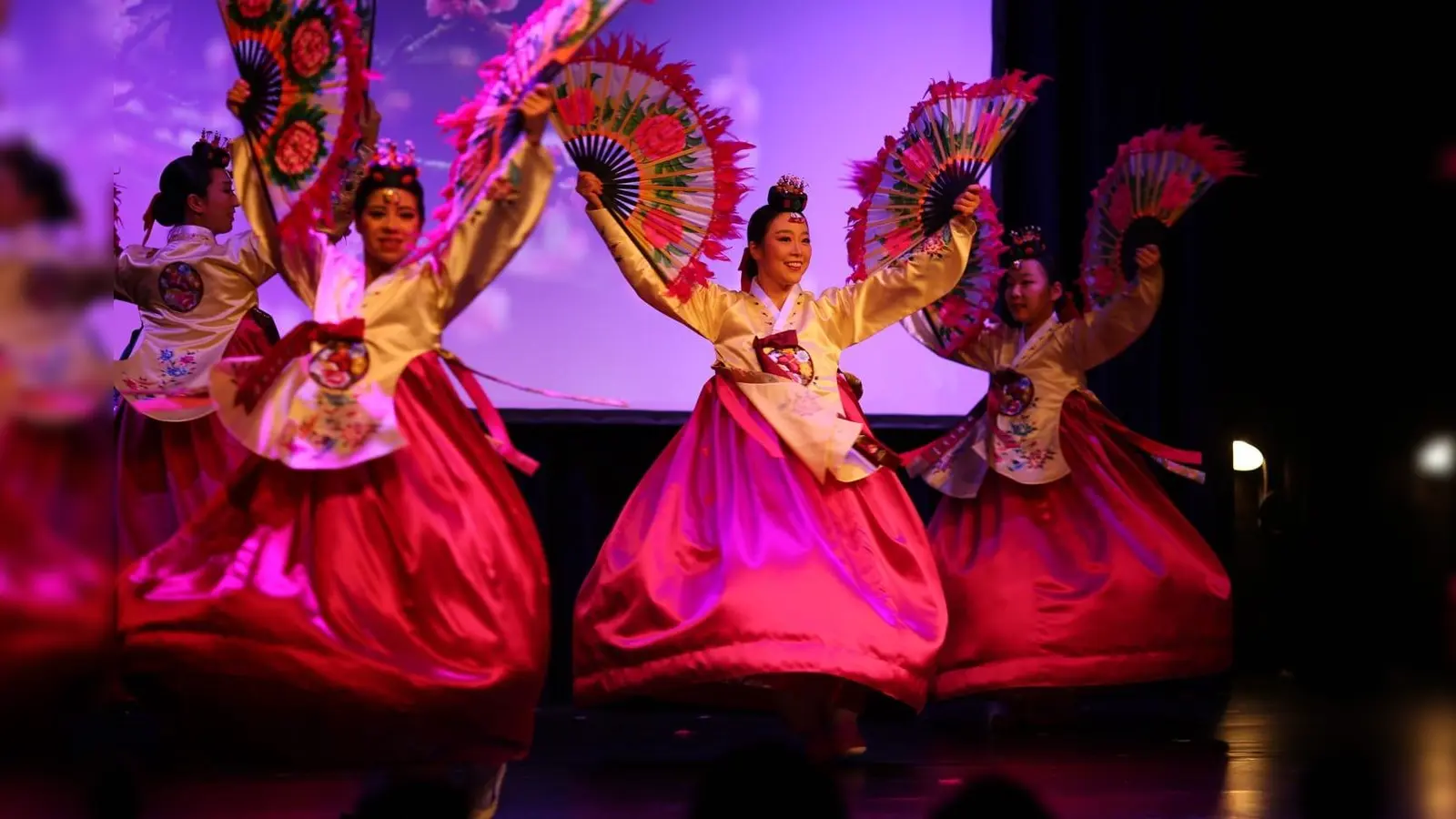 Traditionelle koreanische Musik mit Tanz wird im Jugendtreff am Biederstein zu sehen sein.  (Foto: Jinseon Park )