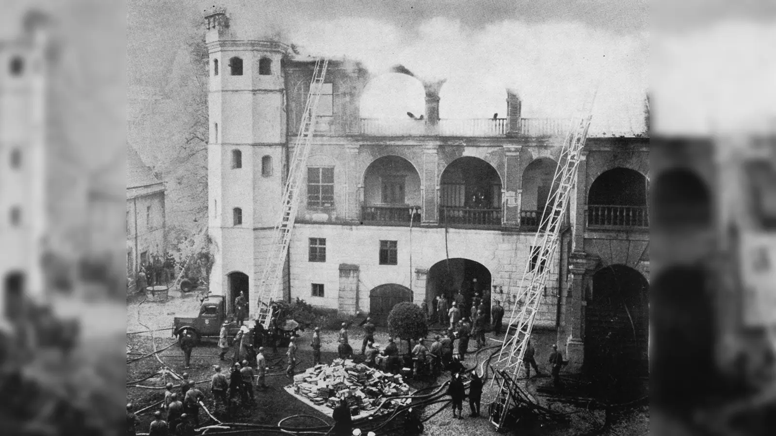 Beim Brand der Burg Trausnitz, 1961, ging bedeutender Bestand des Bayerischen Hauptstaatsarchiv verloren und wurde beschädigt. (Foto: Staatliche Archive in Bayern)