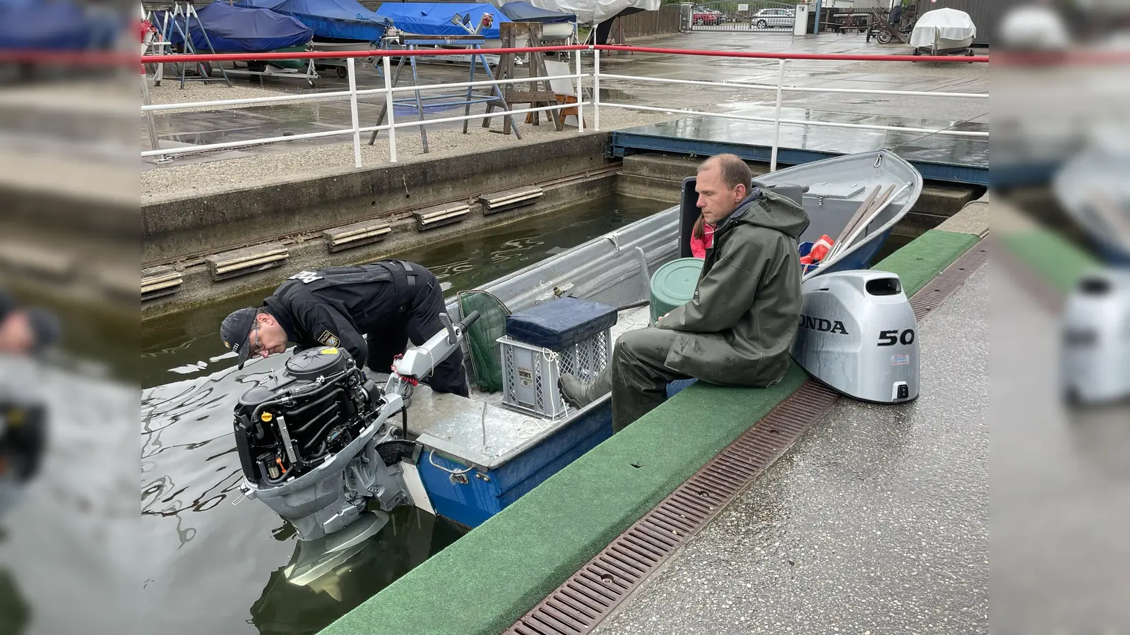 Für die Gravieraktion muss zunächst die Motorennummer gefunden werden.  (Foto: pst)