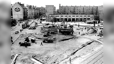 1953 / 54 wurde der Harras zum verkehrsgerechten Knotenpunkt umgebaut. Schon längst hätte der Platz wieder umgestaltet werden sollen: Nach dem Bürger-Workshop 2002 meinten die Experten des Baureferats, der Umbau werde 2005 bereits abgeschlossen sein. Die Haushaltssperre der Stadt machte den Planern aber einen Strich durch ihre Rechnung. Seit dem Ende des neuen Realisierungswettbewerb im Februar 2008 arbeitet das Baureferat an neuen Harras-Plänen.