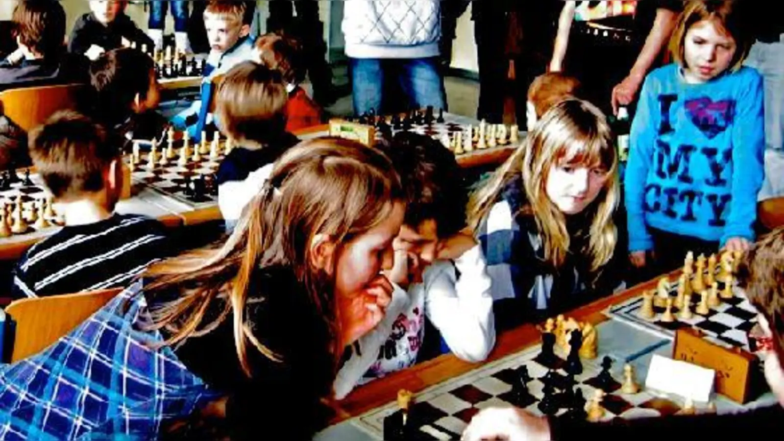 Konzentriert spielte der Nachwuchs Schach beim Grundschulcup in Oberndorf.	 (Foto: VA)