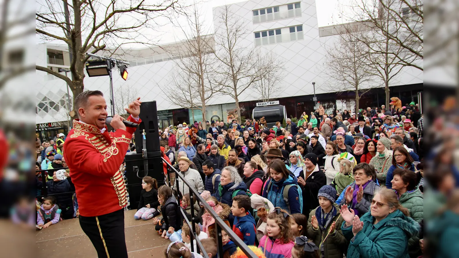 DJ Chris Schöttl wird wie im Vorjahr den Narrischen beim „Pasing Narrisch“ auf dem Paseo ordentlich einheizen. Moderator wird Peter Simon sein. (Foto: us)