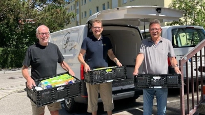 „Kauf eins mehr” hieß es bei der Aktion des Rotary Clubs Germering zugunsten der Germeringer Tafel. (Foto: Sozialdienst Germering e.V.)