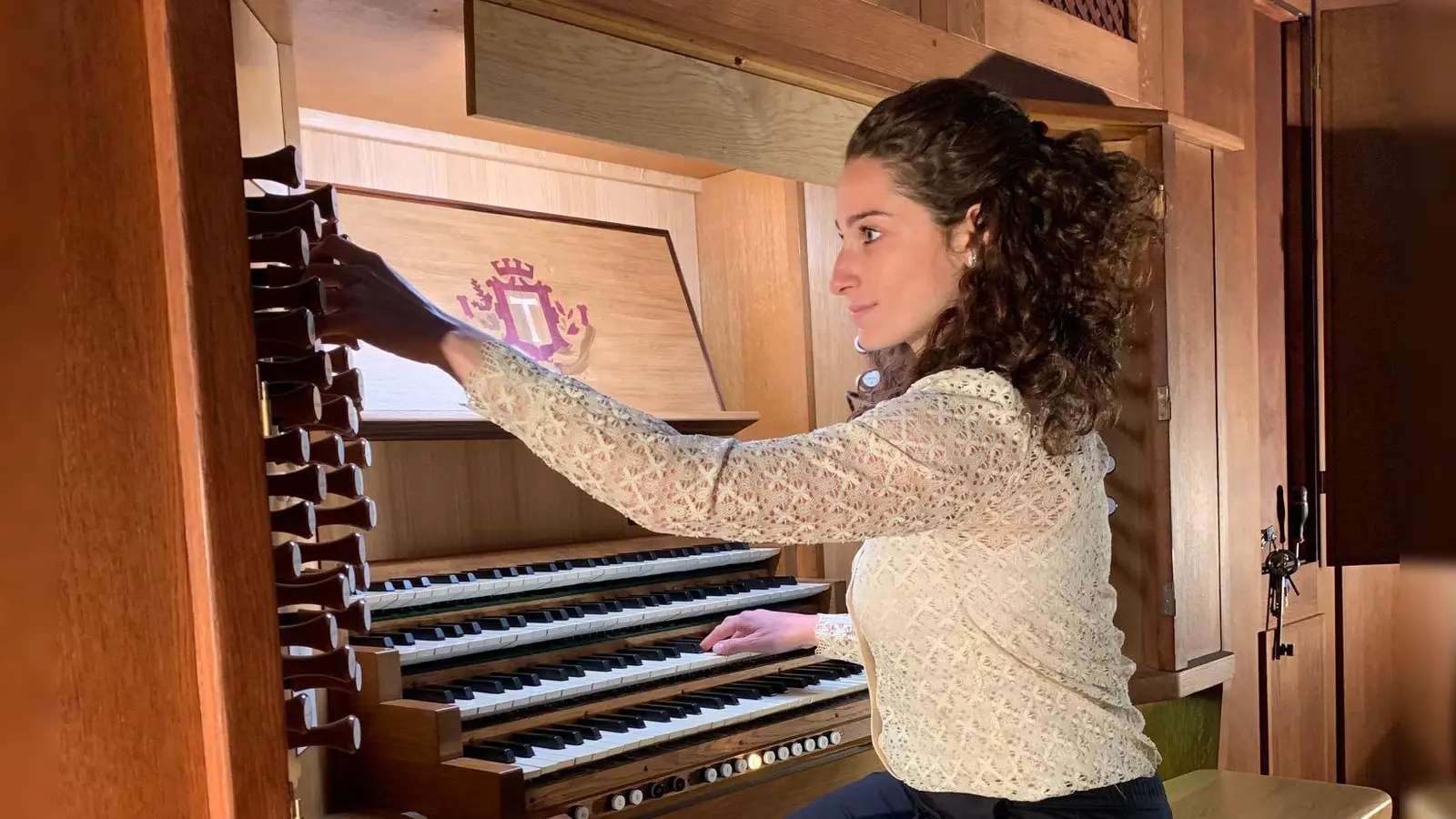 Sara Musumeci spielt vorweihnachtliche Orgelmusik u.a. von J.S. Bach, F. Capocci, P. Yon und J. Demessieux. (Foto:  © Sara Musumeci)