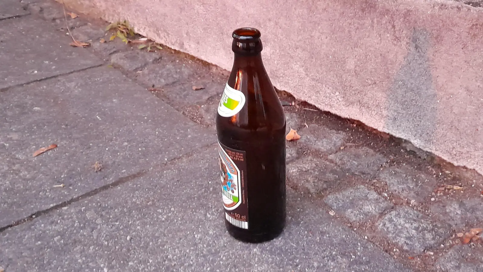 Im vergangenen Jahr beschwerten sich Stadtteilbewohner über herumliegende Bierflaschen, Ansammlungen von alkoholisierten Menschen bzw. Suchtkranken im Viertel. (Foto: Beatrix Köber)