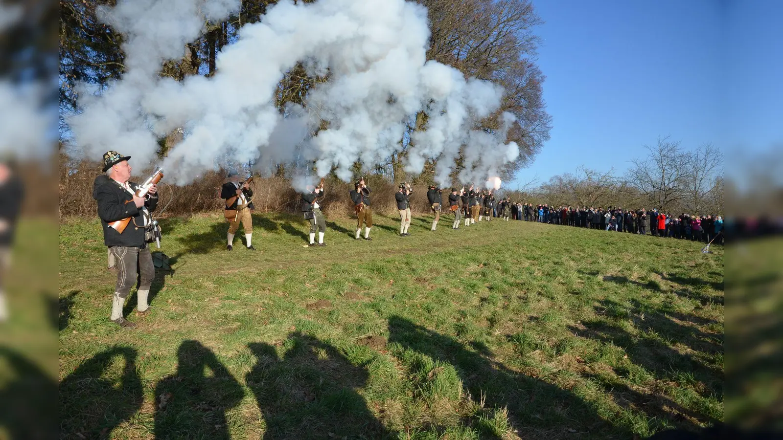 Lärm und Rauch: Das Neujahrsböllern zieht stets viel Publikum an. (Foto: © Schützenverein Gemütlichkeit)