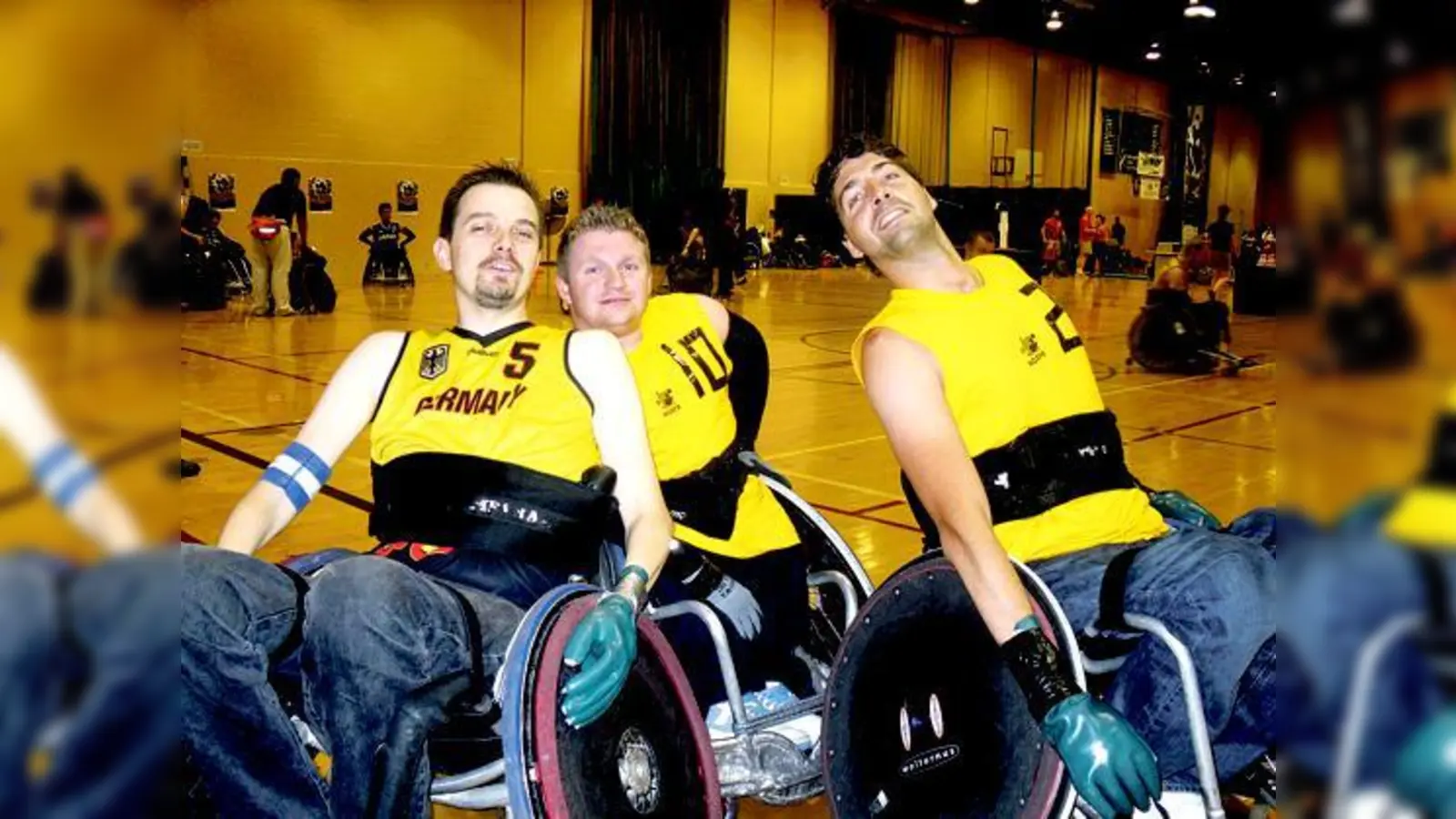 Rollstuhl-Rugby: Die TSV-Mitglieder David Müller, Max Haberkorn, Fabian Müller (v.l.) spielen sogar im schwarz-rot-goldenen Trikot. 	 (Foto: Verein)