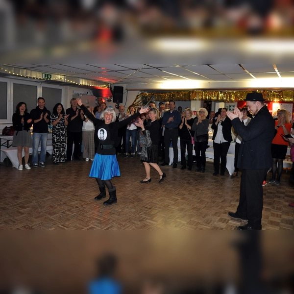 Ein gelungenes Fest zum 90. Geburtstag wartete auf Luti, Gründungsmitglied der Boogie-Bären aus Moosach.  (Foto: Peter Huber)